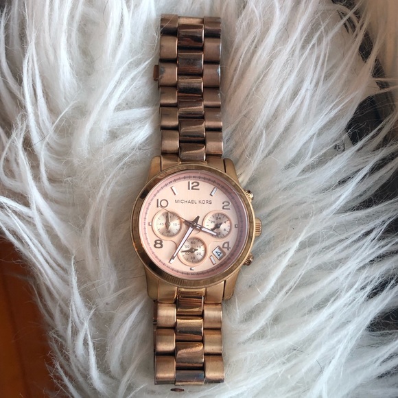 Michael Kors Rose Gold Watch - Picture 8 of 8